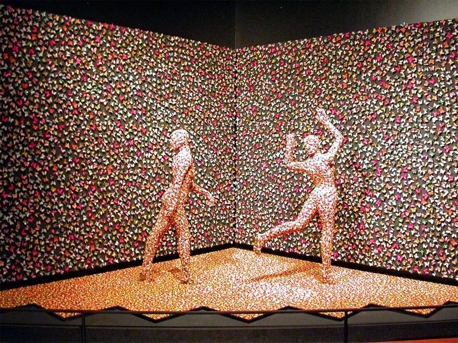 Sandy Skoglund – SHIMMERING MADNESS